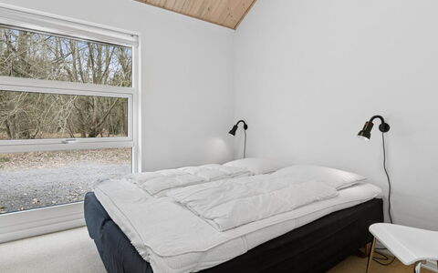Aarre - 1Km from the Sea: Holz, Schlafzimmer, Bett, Bedding, Bettdecke, Decke, Bettrahmen, Zimmer, Linens, Hartholz