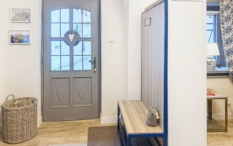 Luxury Suite 244: Flooring, Wand, Fussboden, Interior Design, Holz, Tür, Möbel, Zuhause, Beleuchtung, Home Door