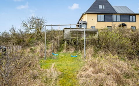 Gunhilda - 300M from the Sea: Haus, Dach, Zuhause, Hütte, Schuppen, Gartenbauten, Abstellgleis, Garten, Blockhaus, Hütte