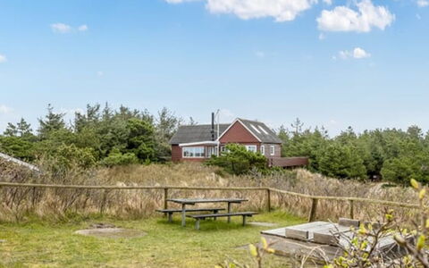 Gunhilda - 300M from the Sea: Haus, Dach, Zuhause, Hütte, Schuppen, Gartenbauten, Abstellgleis, Garten, Blockhaus, Hütte