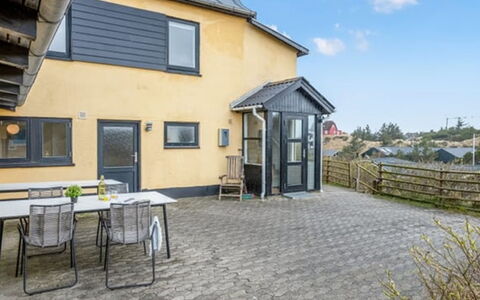 Gunhilda - 300M from the Sea: Haus, Dach, Zuhause, Hütte, Schuppen, Gartenbauten, Abstellgleis, Garten, Blockhaus, Hütte