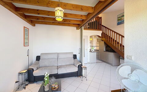 Le Corot: Möbel, Interior Design, Flooring, Fussboden, Holz, Decke, Zimmer, Couch, Tabelle, Wohnzimmer