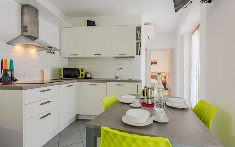 Antica Corte: Interior Design, Küche, Flooring, Countertop, Decke, Fussboden, Möbel, Zimmer, Zuhause, Major Appliance
