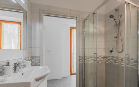 Antica Corte: Interior Design, Flooring, Armatur, Badezimmer, Fussboden, Bad Sink, Sinken, Decke, Zapfhahn, Installation