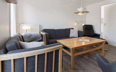 Amlethus - 2.3Km from the Sea: Möbel, Interior Design, Flooring, Fussboden, Holz, Decke, Zimmer, Wohnzimmer, Couch, Tabelle