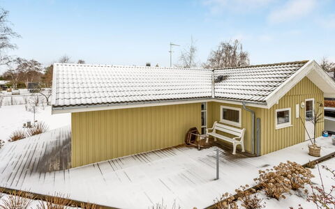 Alexis - 500M from the Sea: Holz, Dach, Haus, Zuhause, Hütte, Abstellgleis, Schuppen, Gartenbauten, Garage, Garten