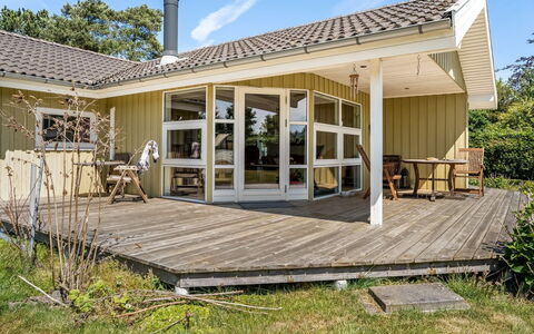 Alexis - 500M from the Sea: Holz, Haus, Dach, Zuhause, Hütte, Veranda, Tür, Abstellgleis, Estate, Schatten