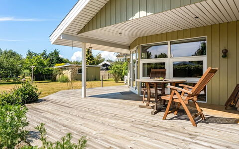 Alexis - 500M from the Sea: Holz, Veranda, Zuhause, Hartholz, Grundstueck, Planke, Deck, Hütte, Holzbeize, Schatten