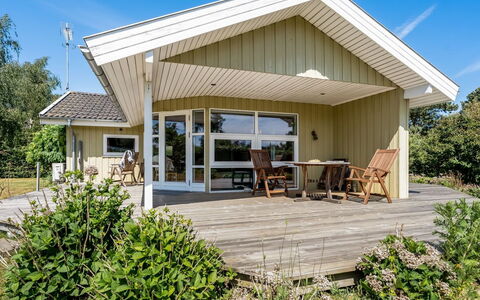 Alexis - 500M from the Sea: Haus, Dach, Zuhause, Hütte, Estate, Abstellgleis, Schatten, Landscaping, Garten, Veranda