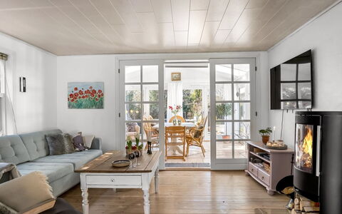 Jamie - from the Sea: Möbel, Interior Design, Flooring, Fussboden, Holzboden, Holz, Decke, Couch, Wohnzimmer, Tabelle