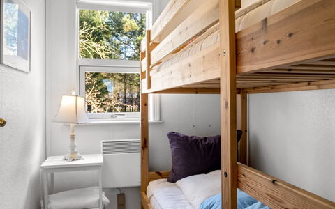 Jamie - from the Sea: Interior Design, Holz, Schlafzimmer, Etagenbett, Möbel, Flooring, Bett, Fussboden, Bedding, Zimmer