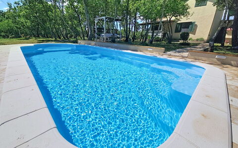 Country Pleasures Cottage: Blau, Schwimmbad, Verbundwerkstoff, Water Feature, Fliese