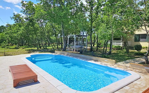 Country Pleasures Cottage: Blau, Schwimmbad, Gartenmöbel, Verbundwerkstoff, Freizeit, Schatten, Resort, Garten, Hinterhof, Landscaping