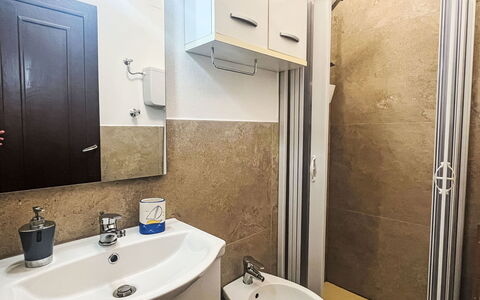 Casa Js: Armatur, Flooring, Sinken, Fussboden, Interior Design, Bad Sink, Holz, Zapfhahn, Badezimmer, Toilette