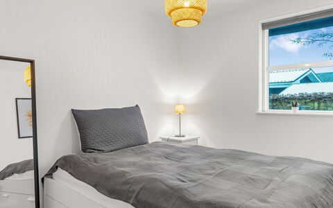 Algut - 80M from the Sea: Bett, Schlafzimmer, Interior Design, Bedding, Holz, Fussboden, Möbel, Bettdecke, Decke, Flooring