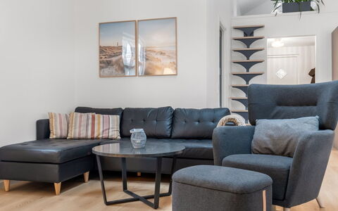 Algut - 80M from the Sea: Möbel, Interior Design, Flooring, Fussboden, Holz, Wohnzimmer, Tabelle, Couch, Kaffetisch, Zimmer
