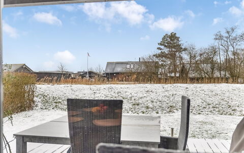 Algut - 80M from the Sea: Himmel, Winter, Schnee, Dach, Einfrieren, Hütte, Steigung, Frost, Eis, Daylighting