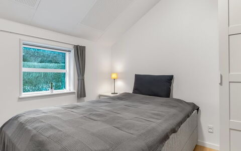 Algut - 80M from the Sea: Schlafzimmer, Holz, Interior Design, Decke, Bett, Bedding, Möbel, Fussboden, Zuhause, Bettdecke