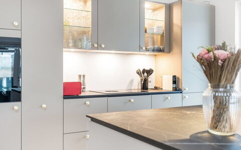 Algut - 80M from the Sea: Küche, Flooring, Küchengerät, Cabinetry, Countertop, Interior Design, Möbel, Zuhause, Fussboden, Light Fixture