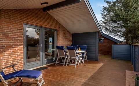 Severina - 900M from the Sea: Holz, Garten, Hinterhof, Grundstueck, Zuhause, Dach, Schatten, Deck, Hartholz, Garten