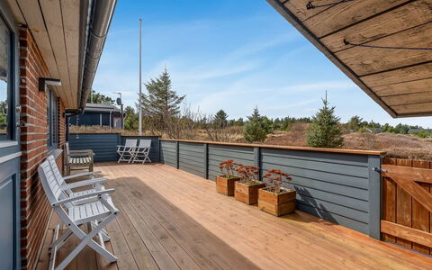 Severina - 900M from the Sea: Holz, Garten, Hinterhof, Grundstueck, Zuhause, Dach, Schatten, Deck, Hartholz, Garten