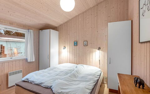 Gebko - 750M from the Sea: Wand, Interior Design, Holz, Schlafzimmer, Decke, Flooring, Fussboden, Bett, Möbel, Zimmer