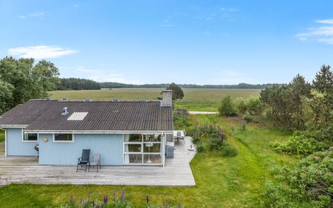 Gebko - 750M from the Sea: Möbel, Holz, Interior Design, Flooring, Fussboden, Stuhl, Zimmer, Decke, Wohnzimmer, Wohnung