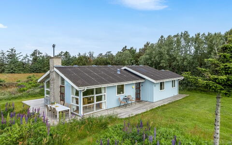 Gebko - 750M from the Sea: Möbel, Holz, Interior Design, Flooring, Fussboden, Stuhl, Zimmer, Decke, Wohnzimmer, Wohnung