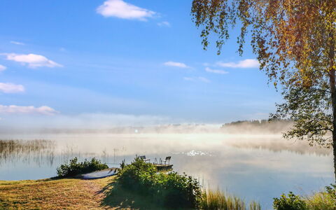 Sinikello: Wasser, Grün, Natur, Natürlichen Umgebung, Natürliche Landschaft, Atmosphärisches Phänomen, Bank, Reflexion, See