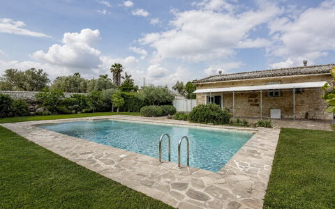Villa Fontanazza: Schwimmbad, Estate, Verbundwerkstoff, Hinterhof, Garten, Resort, Bauernhaus, Landscaping, Hazienda, Schatten