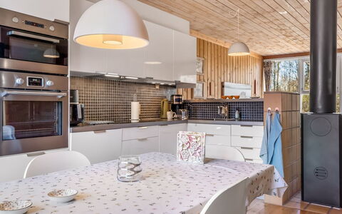 Eivi - 200M from the Sea: Möbel, Holz, Interior Design, Flooring, Fussboden, Stuhl, Zimmer, Decke, Wohnzimmer, Wohnung