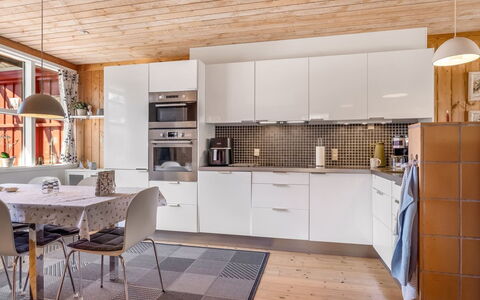Eivi - 200M from the Sea: Möbel, Holz, Interior Design, Flooring, Fussboden, Stuhl, Zimmer, Decke, Wohnzimmer, Wohnung