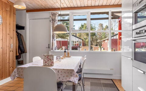 Eivi - 200M from the Sea: Möbel, Holz, Interior Design, Flooring, Fussboden, Stuhl, Zimmer, Decke, Wohnzimmer, Wohnung