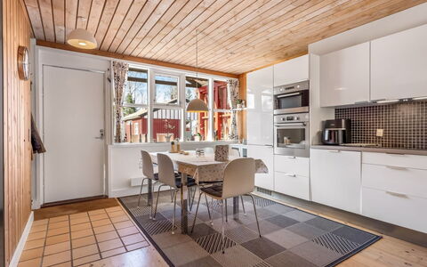 Eivi - 200M from the Sea: Möbel, Holz, Interior Design, Flooring, Fussboden, Stuhl, Zimmer, Decke, Wohnzimmer, Wohnung