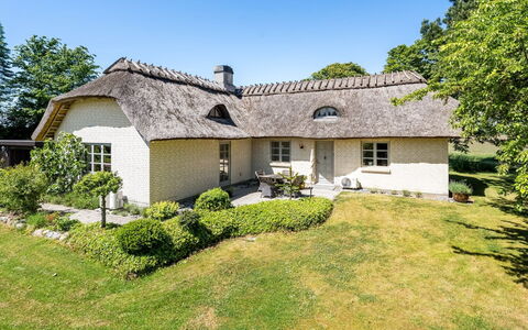Fausta - 2Km from the Sea: Möbel, Holz, Interior Design, Flooring, Fussboden, Stuhl, Zimmer, Decke, Wohnzimmer, Wohnung