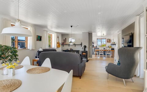 Fausta - 2Km from the Sea: Interior Design, Möbel, Flooring, Holz, Decke, Fussboden, Couch, Wohnzimmer, Zuhause, Zimmer