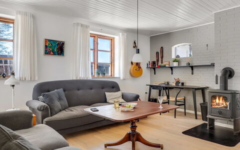 Fausta - 2Km from the Sea: Möbel, Interior Design, Flooring, Wand, Holz, Fussboden, Wohnzimmer, Couch, Zimmer, Beleuchtung