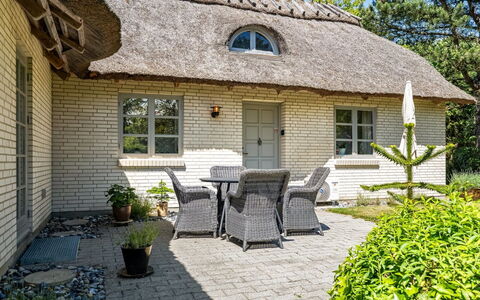 Fausta - 2Km from the Sea: Möbel, Holz, Interior Design, Flooring, Fussboden, Stuhl, Zimmer, Decke, Wohnzimmer, Wohnung