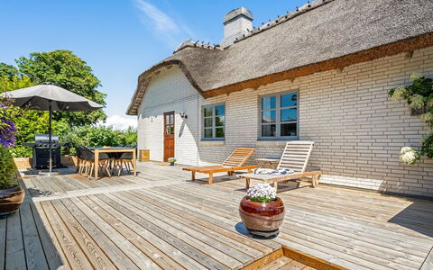 Fausta - 2Km from the Sea: Möbel, Holz, Interior Design, Flooring, Fussboden, Stuhl, Zimmer, Decke, Wohnzimmer, Wohnung