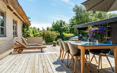 Fausta - 2Km from the Sea: Möbel, Holz, Interior Design, Flooring, Fussboden, Stuhl, Zimmer, Decke, Wohnzimmer, Wohnung
