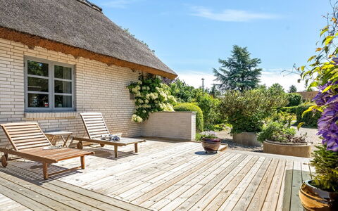 Fausta - 2Km from the Sea: Möbel, Holz, Interior Design, Flooring, Fussboden, Stuhl, Zimmer, Decke, Wohnzimmer, Wohnung
