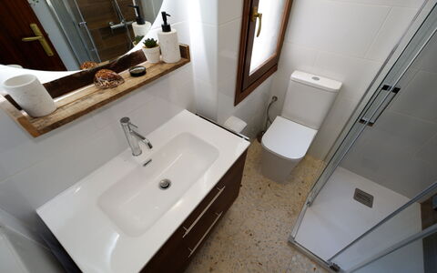 Rincón del Sol: Bad Sink, Armatur, Badezimmer, Flooring, Sinken, Badezimmerschrank, Fussboden, Interior Design, Zapfhahn, Installation