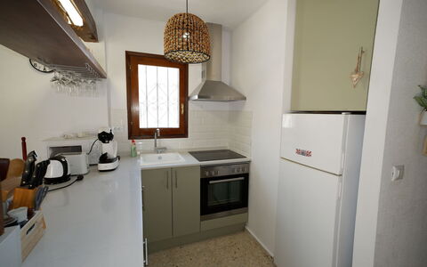 Rincón del Sol: Küche, Küchengerät, Countertop, Major Appliance, Interior Design, Flooring, Möbel, Holz, Cabinetry, Haushaltsgerät