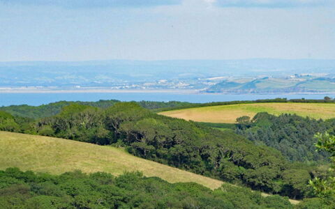 Hartland Hideaways: Möbel, Holz, Stuhl, Fussboden, Meer, Balkon, Zaun, Deck, Hartholz, Holzbeize