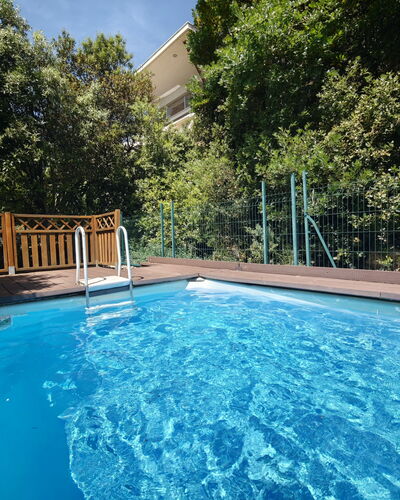 Villa Sole - Exclusive Villa al Conero con Piscina: Schwimmbad, Holz, Resort, Verbundwerkstoff, Holzbeize, Eco Hotel, Freizeit, Schatten, Gartenmöbel, Deck