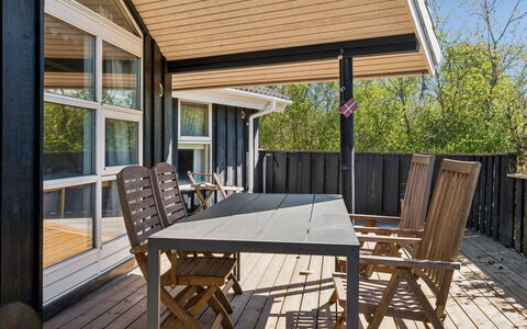 Euphemia - 200M from the Sea: Möbel, Holz, Interior Design, Flooring, Fussboden, Stuhl, Zimmer, Decke, Wohnzimmer, Wohnung