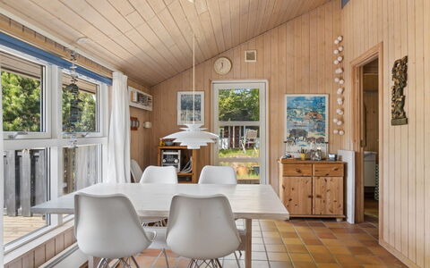 Euphemia - 200M from the Sea: Interior Design, Flooring, Holz, Möbel, Decke, Fussboden, Küche & Esszimmer Tisch, Light Fixture, Holzboden, Esszimmer