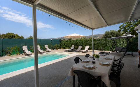 Villa Cosentini: Gartenmöbel, Schwimmbad, Schatten, Stuhl, Blumentopf, Zimmerpflanze, Eco Hotel, Terrasse, Landscaping, Resort