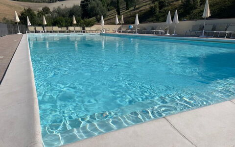 Serafini Holiday Home: Schwimmbad, Gartenmöbel, Verbundwerkstoff, Resort, Sonnenliege, Thermae, Stuhl, Ferienort, Eco Hotel, Hotel