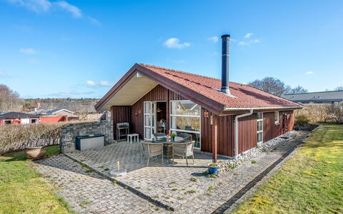 Heika - 6.8Km from the Sea: Möbel, Holz, Interior Design, Flooring, Fussboden, Stuhl, Zimmer, Decke, Wohnzimmer, Wohnung